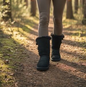 UGGS black bow size 5
